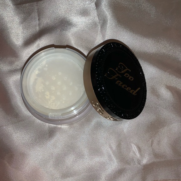 Too Faced Born This Way Translucent Setting Powder - Picture 5 of 6
